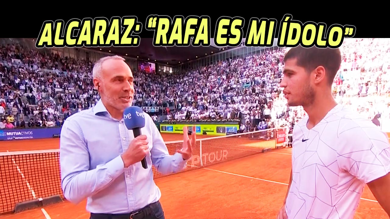 Carlos Alcaraz entrevistado por Álex Corretja después de ganar a Rafa Nadal en el Mutua Madrid Open 2022